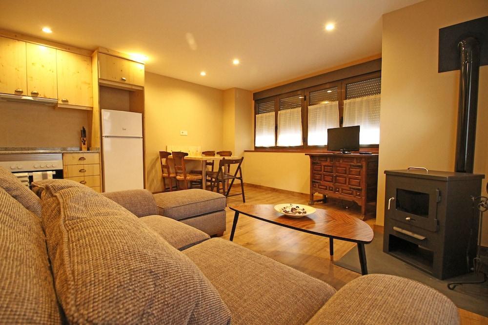 Snoe Apartamentos Mont Romies Plaza Salardú Extérieur photo